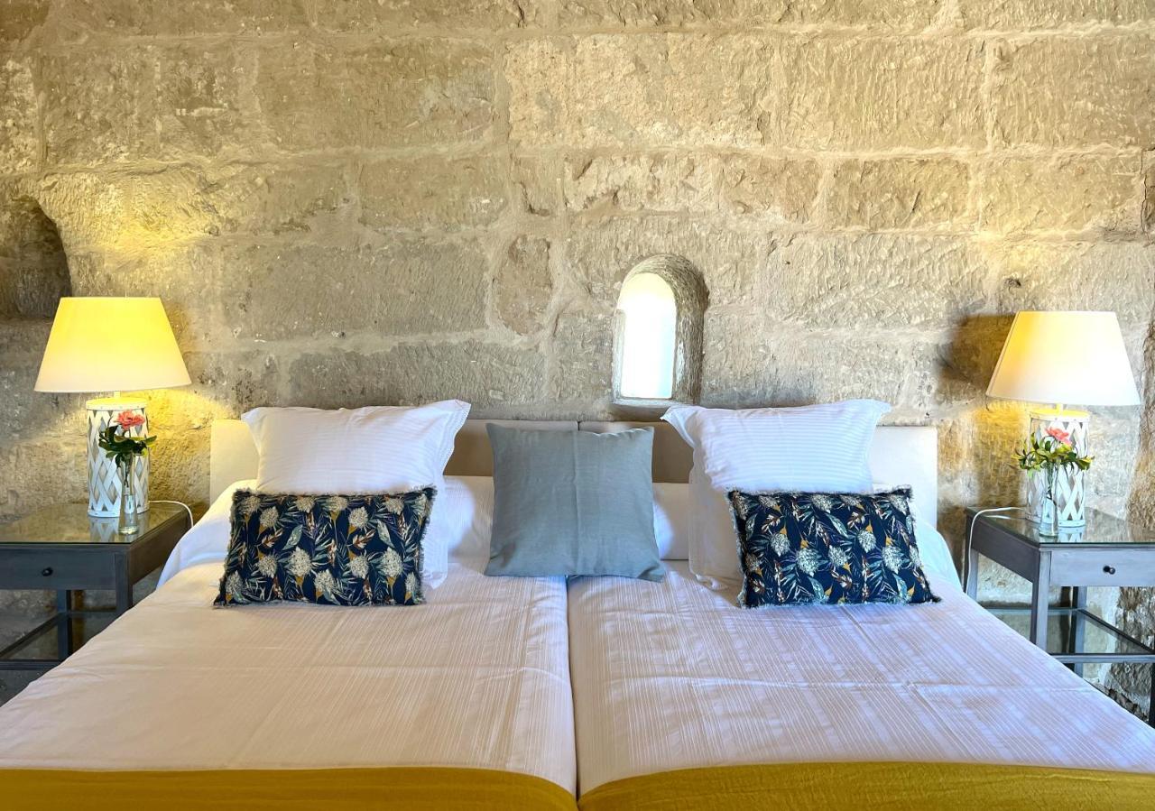 Castillo De Corvinos Bed & Breakfast